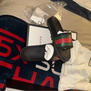 Gucci slides (Size 10 | M)